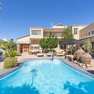 kwantu-guesthouses.hotels-capetown.com/